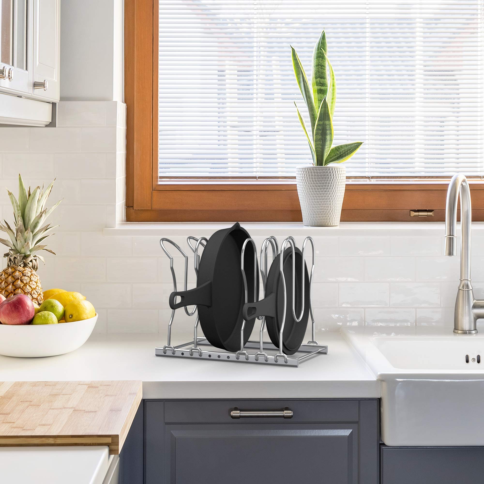 CAXXA adjustable dividers adapt to different cookware shapes and sizes.