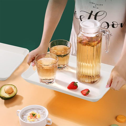 Cedilis wide anti-skid handles enable safe, confident serving.