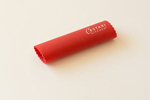 Chef-grade Cestari tool shows effortless garlic peeling in seconds