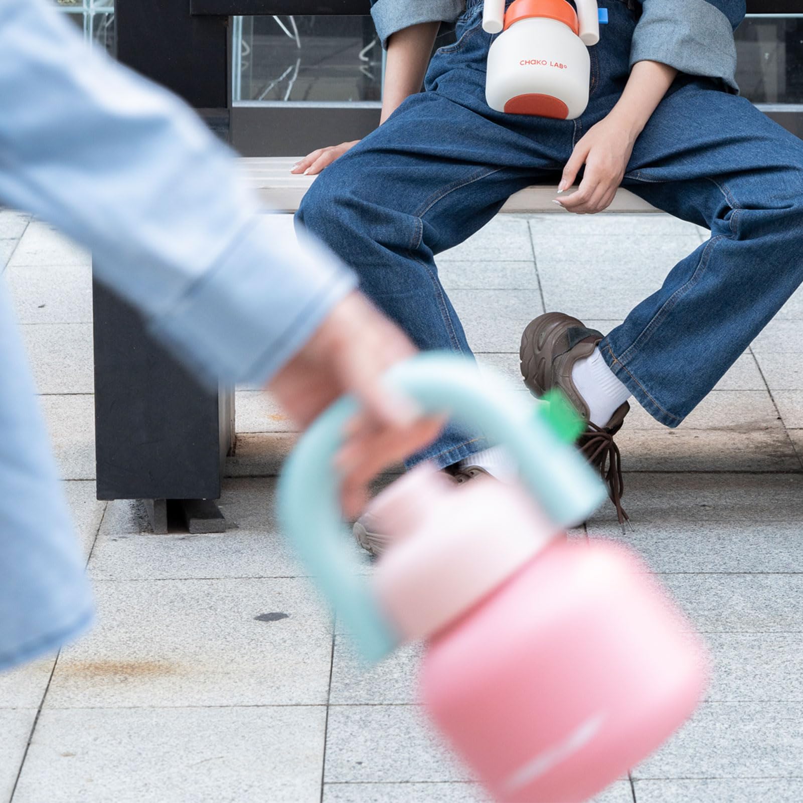 CHAKO LAB rubberized bottom stays stable on flat surfaces.