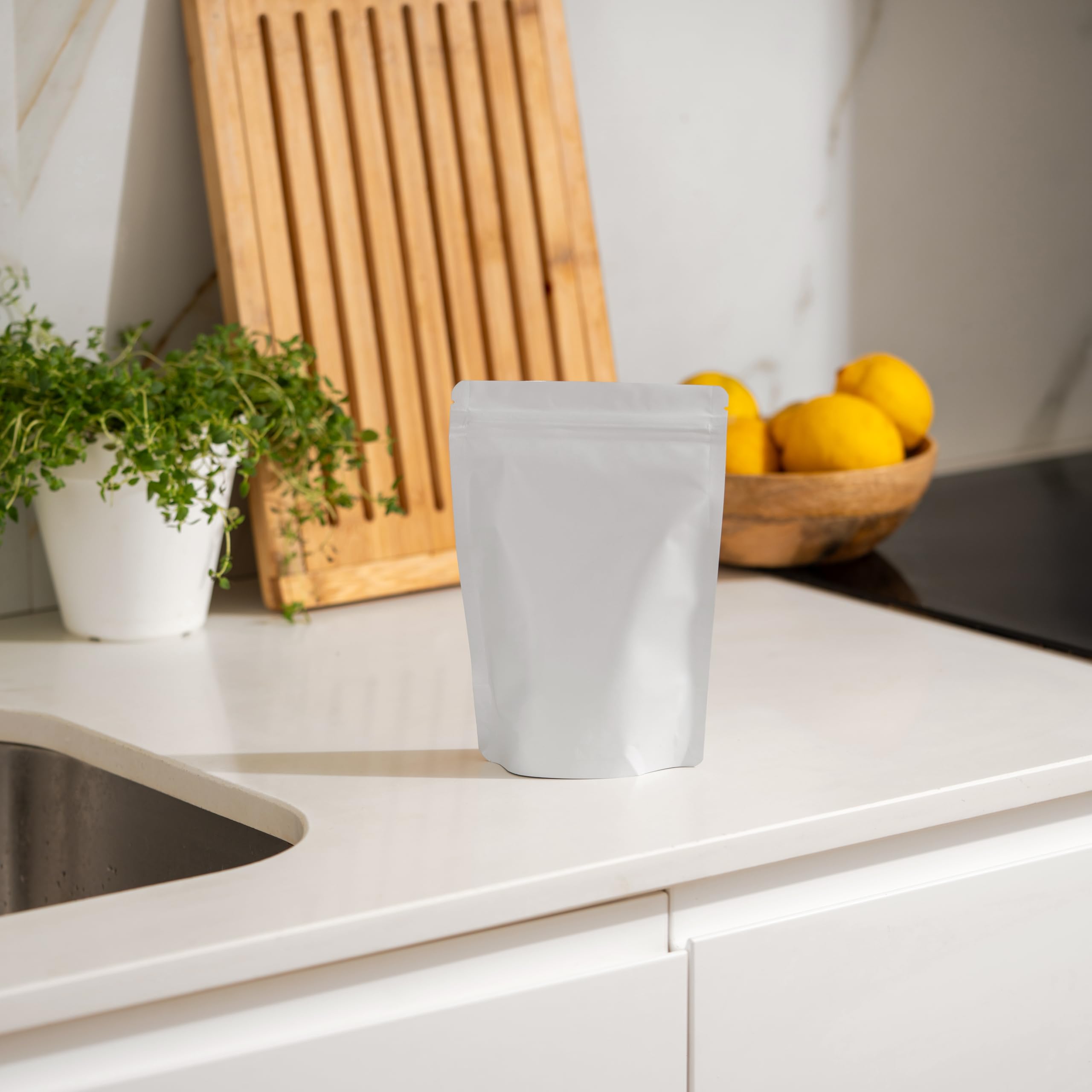 Chamigon 100 pieces with matte white exterior for discreet labeling.