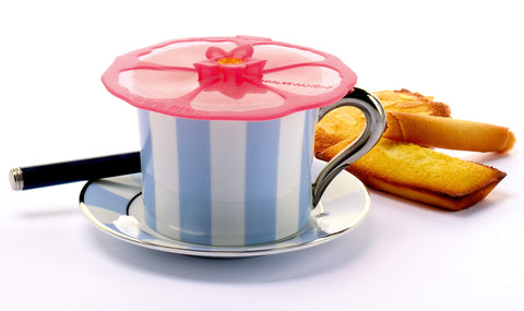 Charles Viancin Hibiscus silicone cover sealing a glass to keep coffee warm.