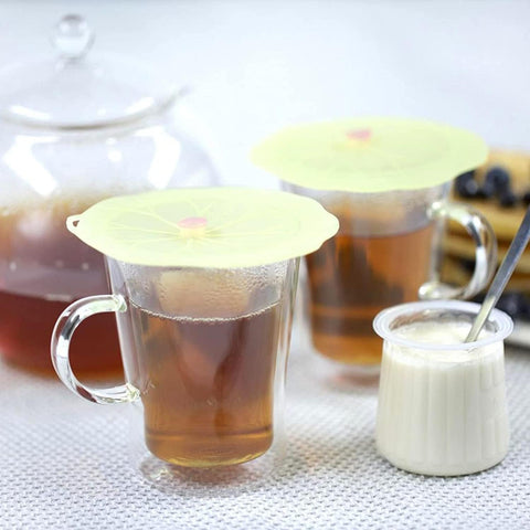 Cover keeps drinks safe from insects during outdoor use.