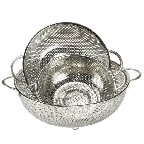 Chef Craft Select stainless steel colander is dishwasher safe for easy cleanup.