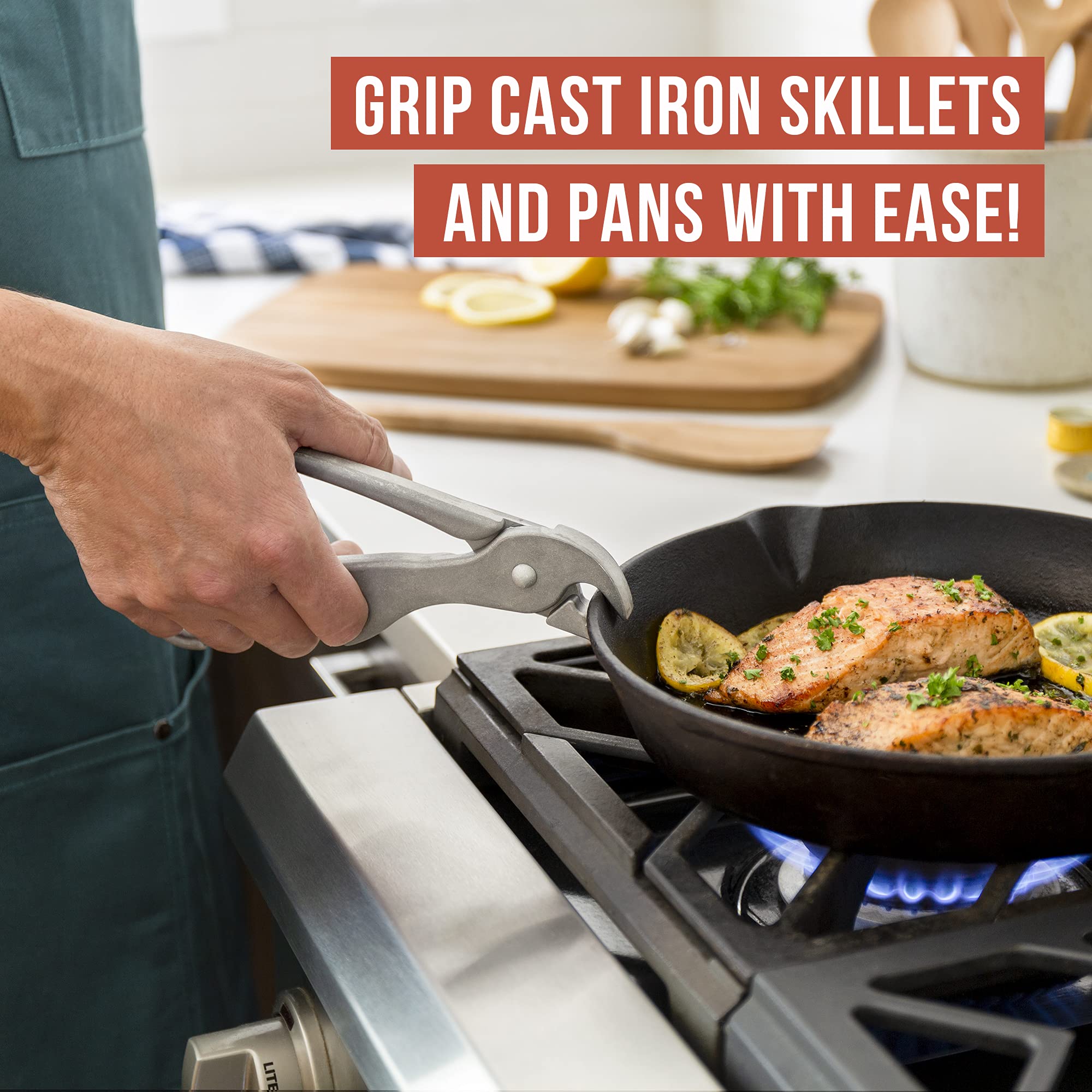 Chef Pomodoro ergonomic finger grooves provide secure grip for confident lifting.