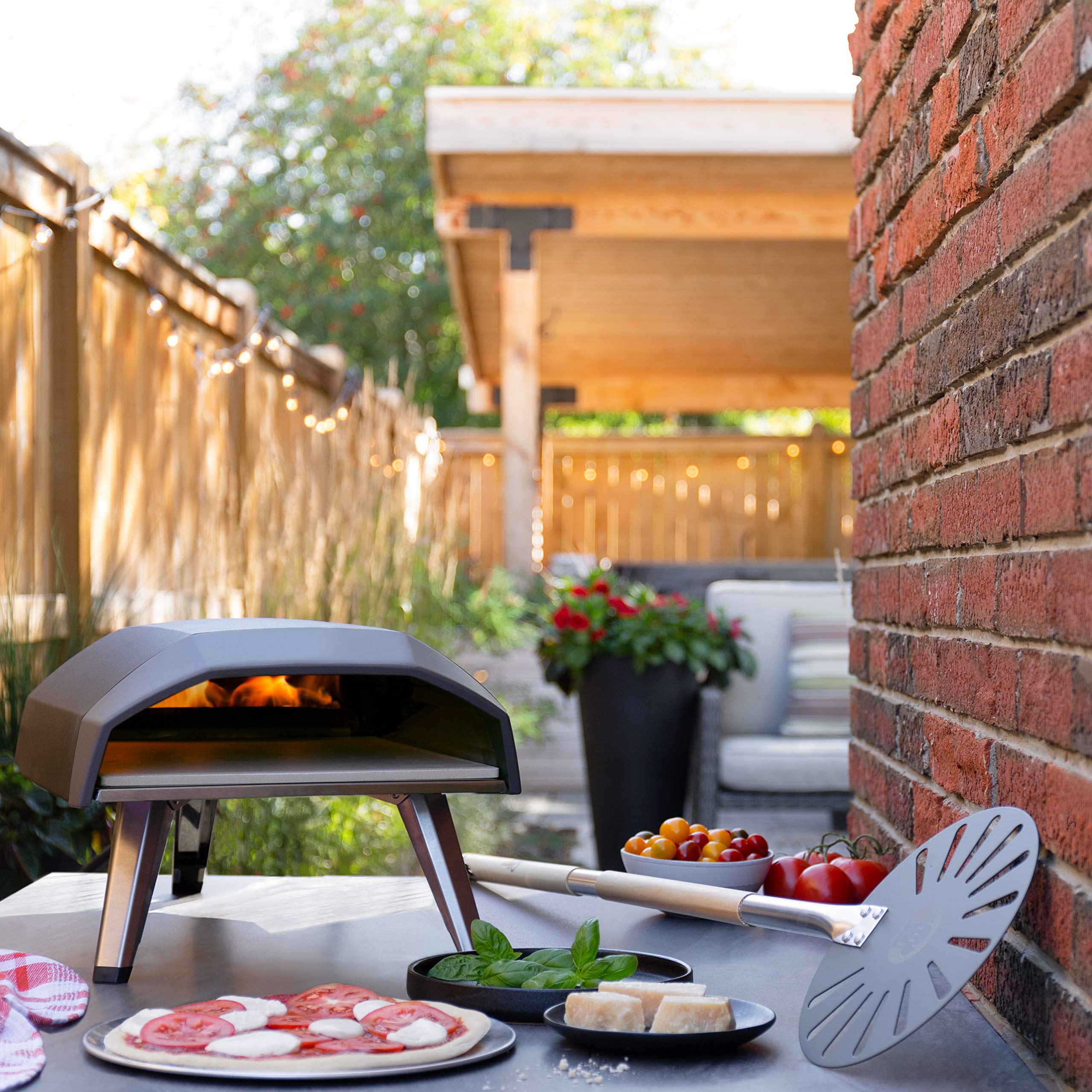 Chef Pomodoro enables precise rotation for even cooking.
