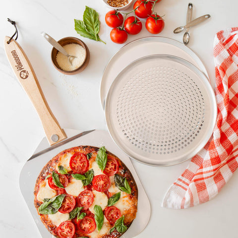 Chef Pomodoro aluminum head resists warping for repeated baking.