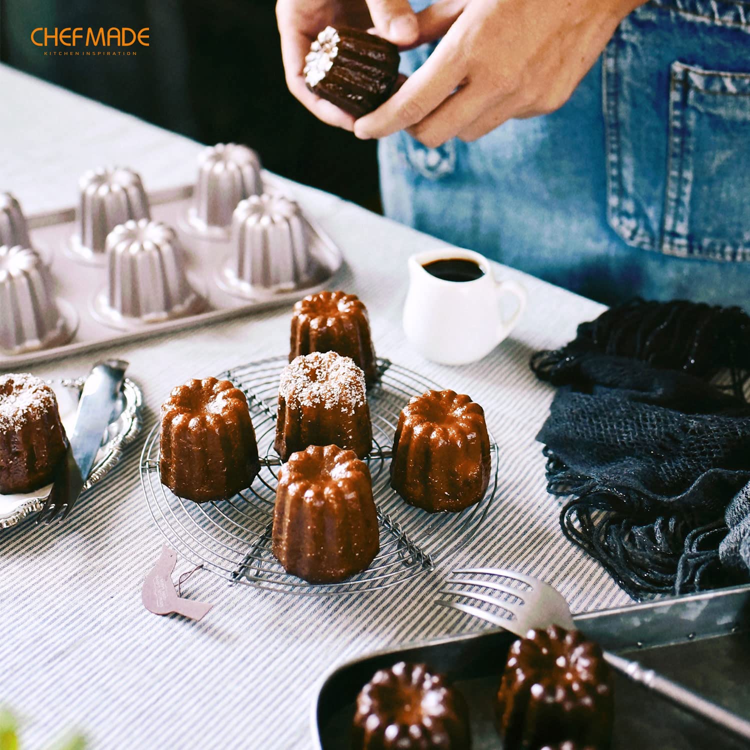 CHEFMADE reinforced edge design prevents warping and extends pan life.