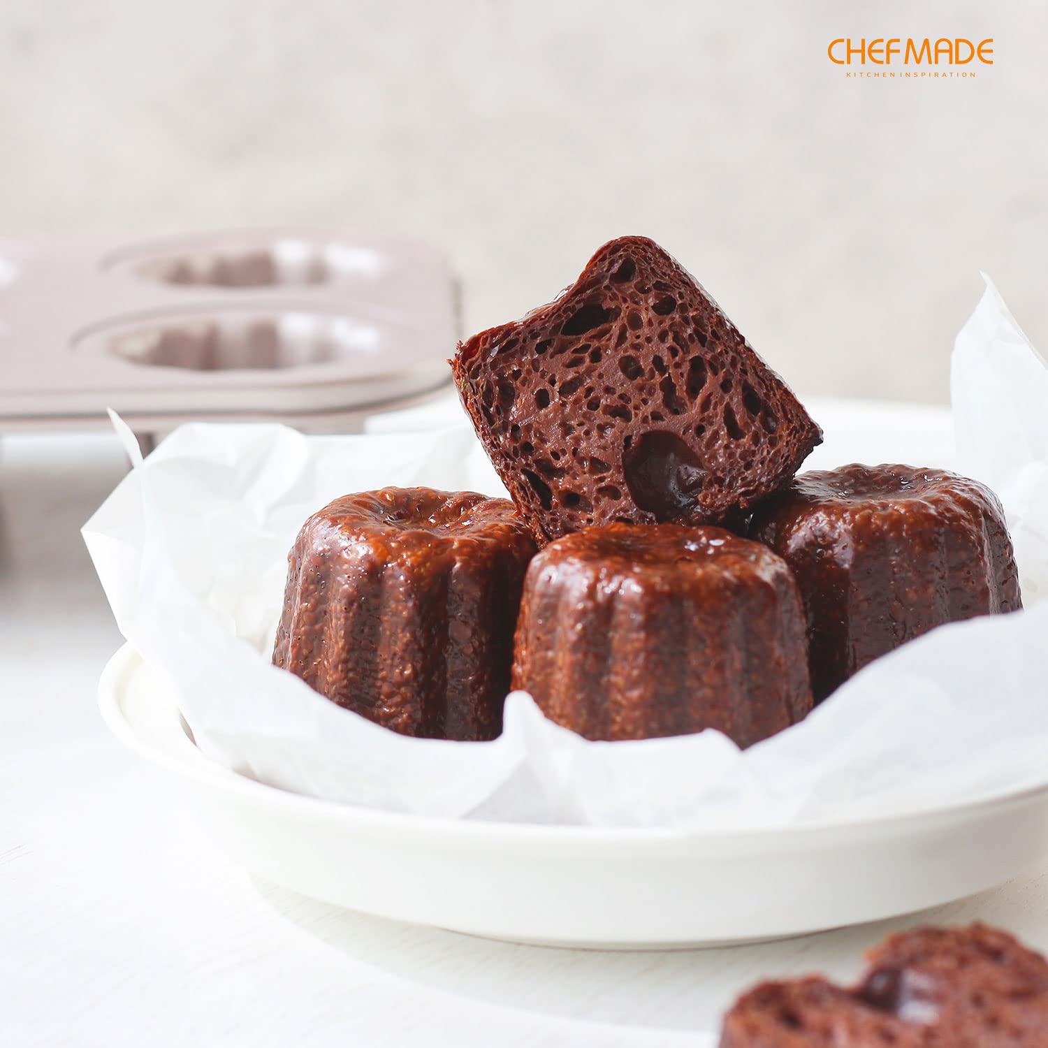 CHEFMADE thick 0.8mm carbon steel ensures even heat distribution.