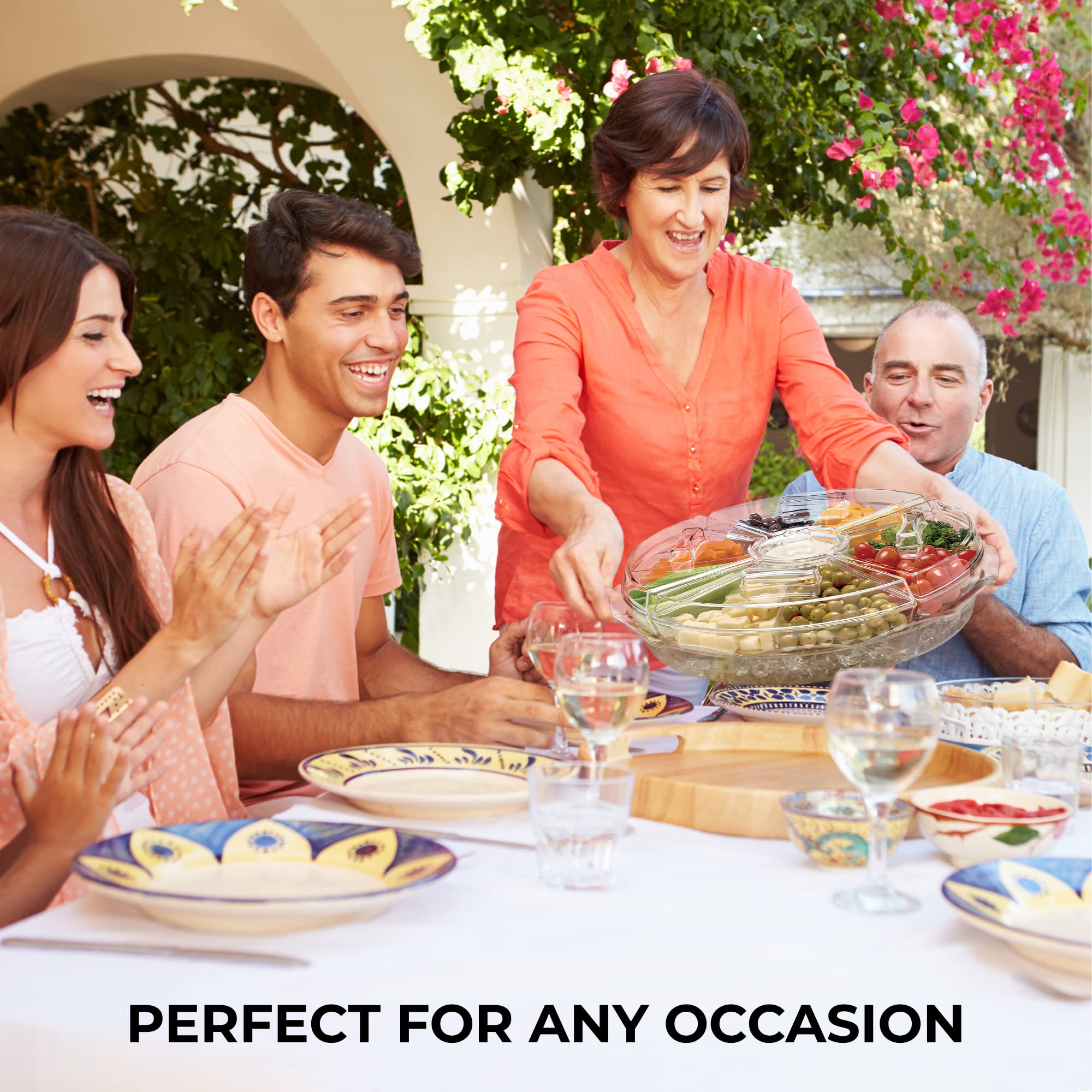 Chefs Star clear lid shields food from dust and spills.
