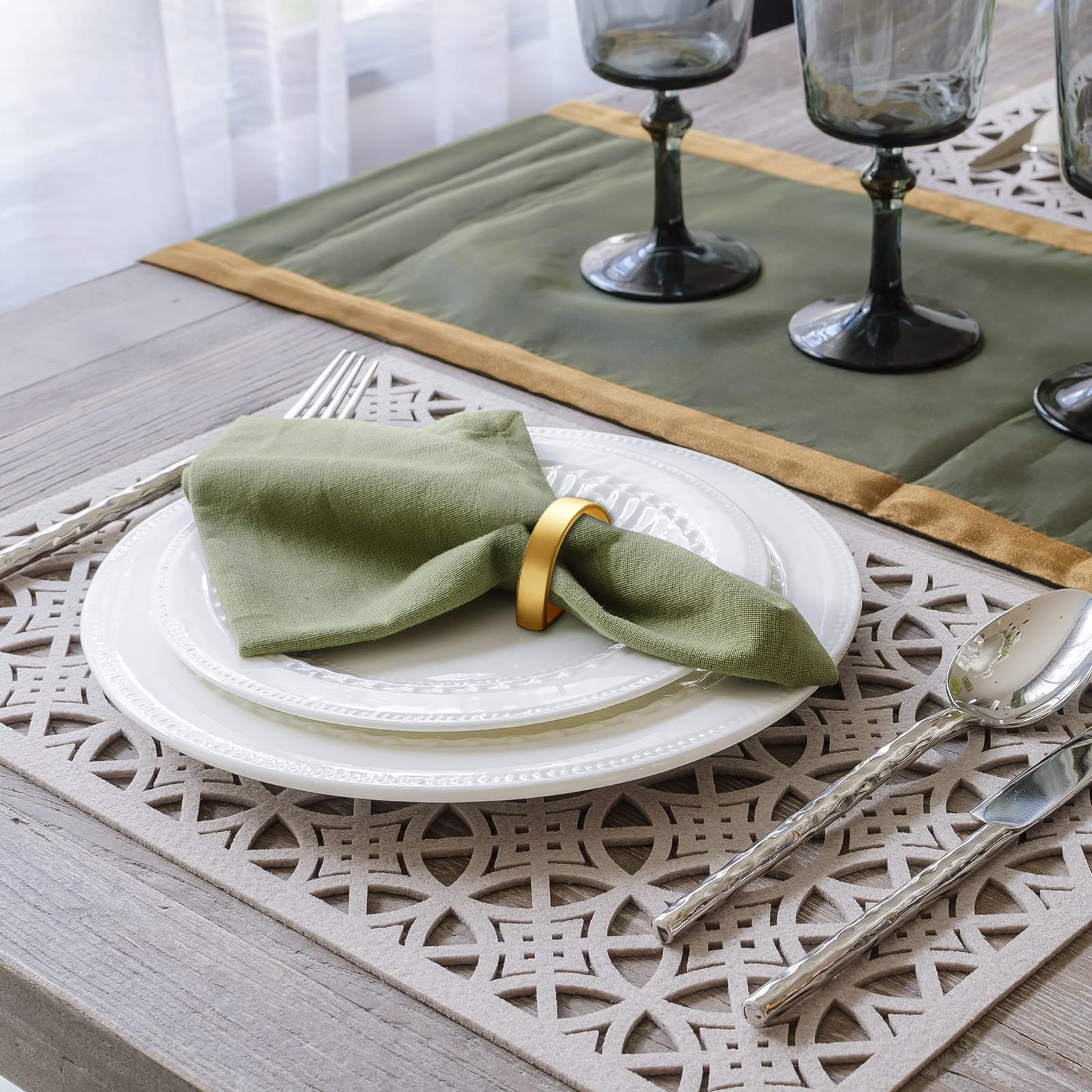 CHENGU farmhouse-style napkin rings in gold for everyday tables.