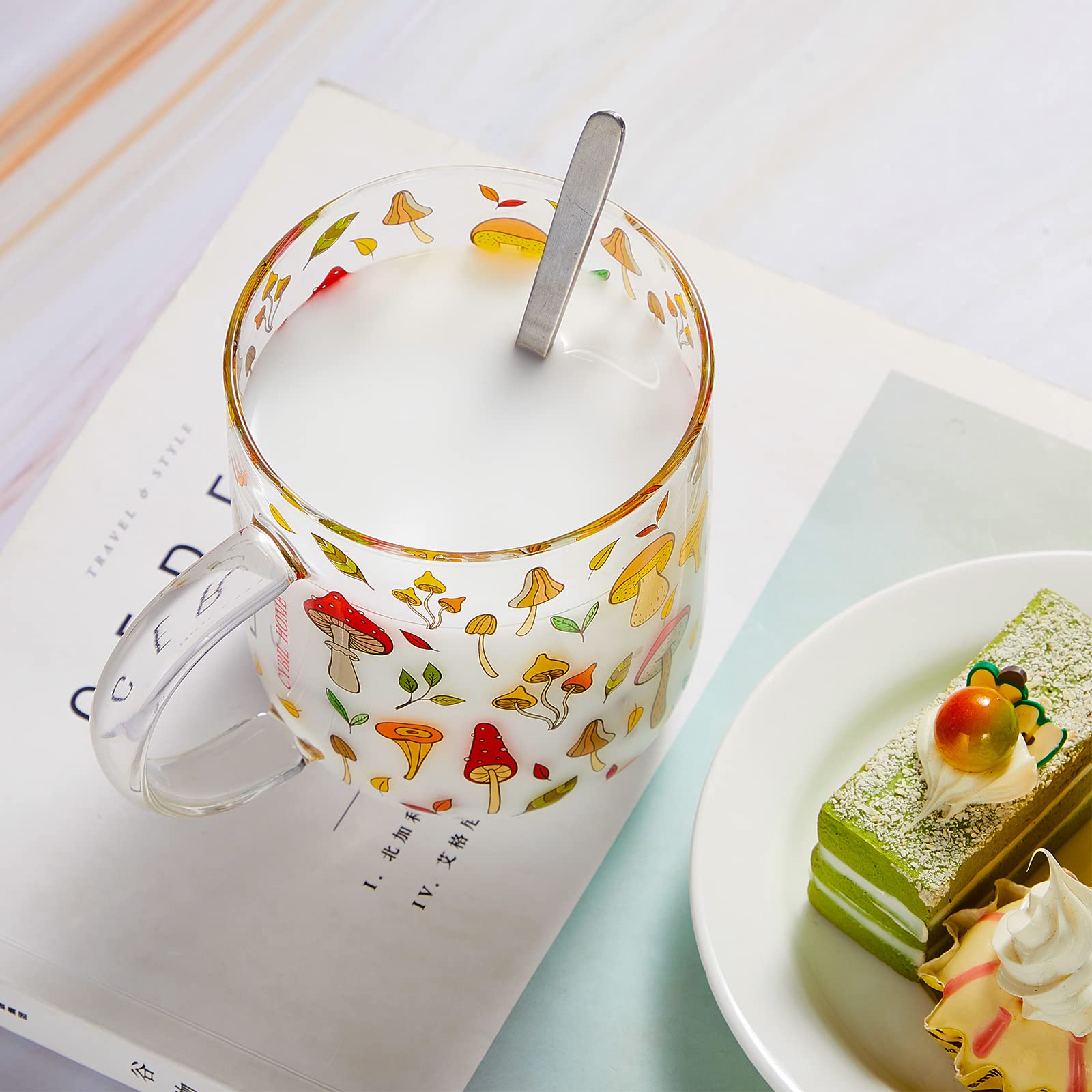 CHENGU microwave-safe glass mug with mushroom design for even heating.