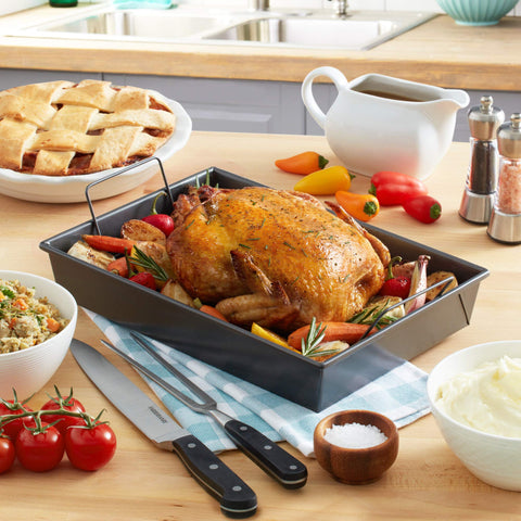 Chicago Metallic 16947 professional roast pan provides even heat distribution.