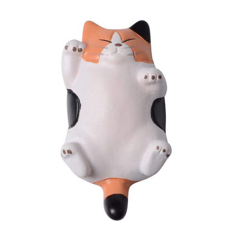 CHICHIC cat magnets on whiteboard for quick memos
