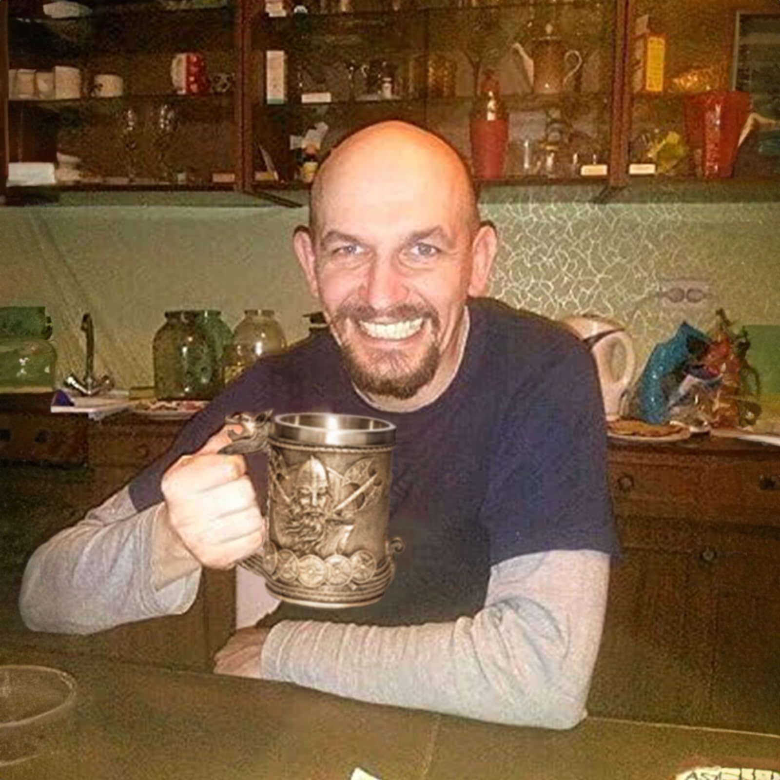 CHICVITA 18-ounce capacity suits generous drinks and table-ready gifts.