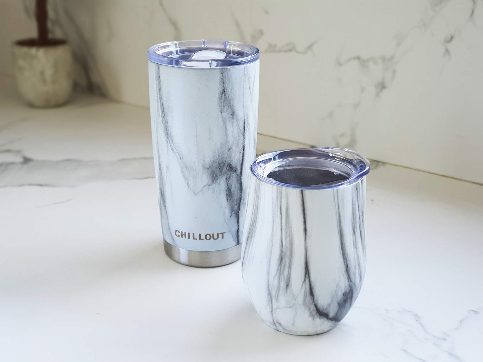 CHILLOUT LIFE picnic scene shows temperature-friendly performance for drinks.