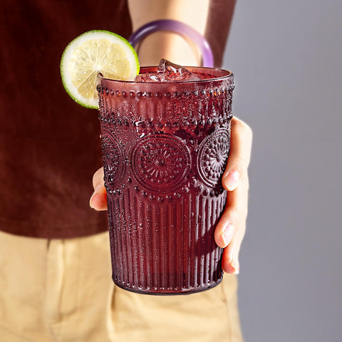 Ciaell elegant glasses add charm to weddings and parties.