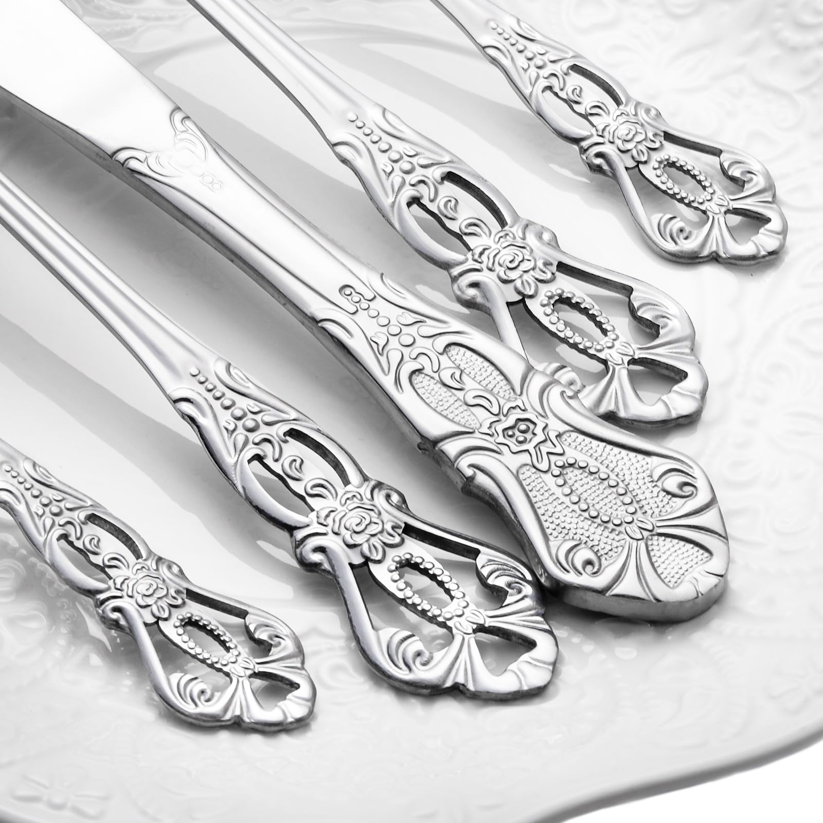 Cididu silverware with mirror-polished finish for chic dining.