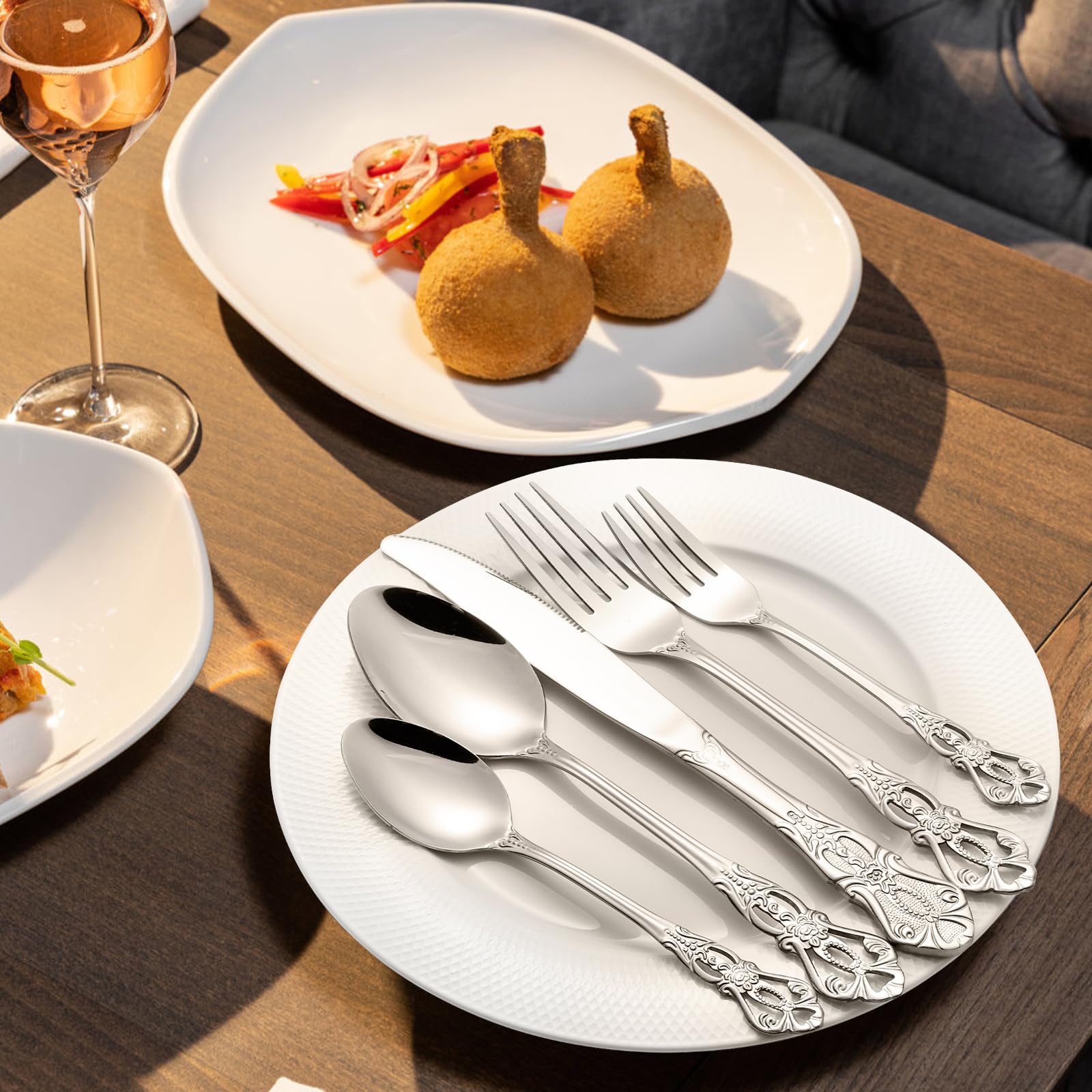 Cididu vintage carved-pattern detail adds retro luxury to your table.