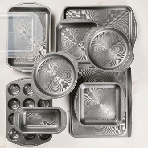 Circulon Total Nonstick Bakeware: premium nonstick surface simplifies release and cleanup.