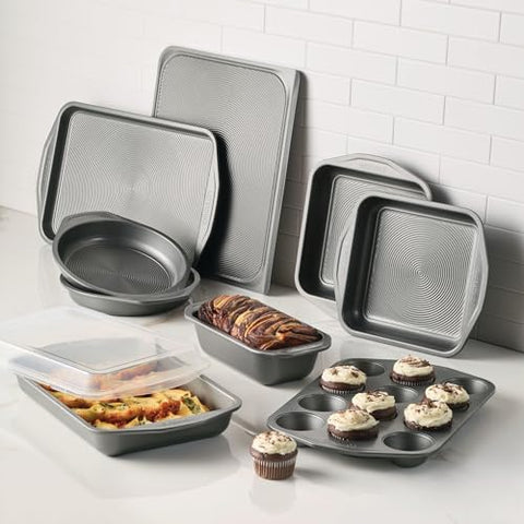 Circulon Total Nonstick Bakeware: wide handles aid grip with bulky oven mitts.
