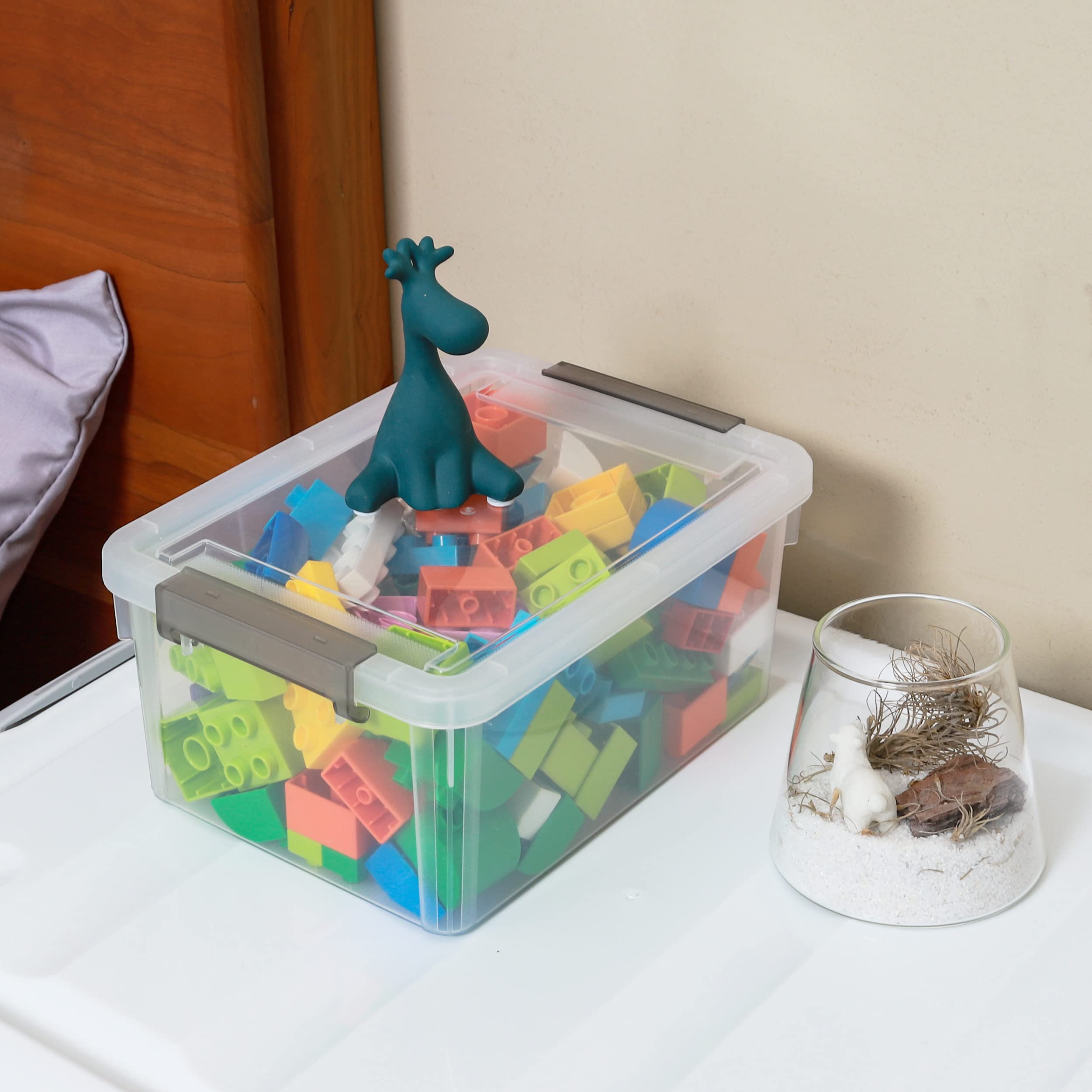 Citylife stackable clear storage box with lids saving shelf space.