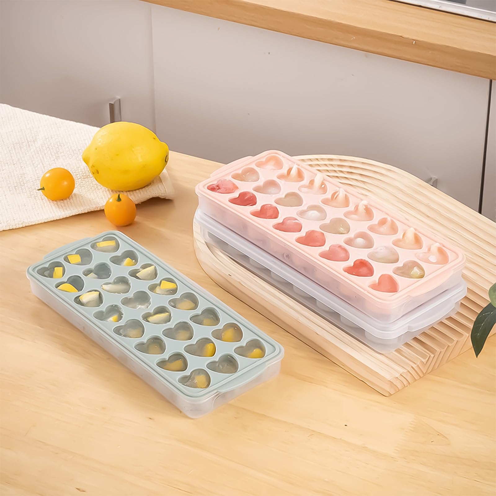 Ciyliwiyi lid and bin design protects cubes and keeps freezer organized