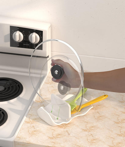 CLTIKACK spoon rest features stable base and non-slip feet for busy cooks