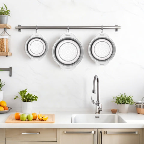 Cluren collapsible colander’s smooth surface cleans quickly after use.