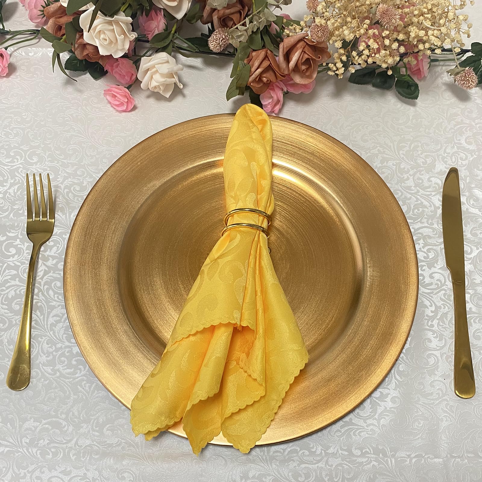 CN.JIAHE 13-inch charger plate adds luxury to wedding table arrangements.