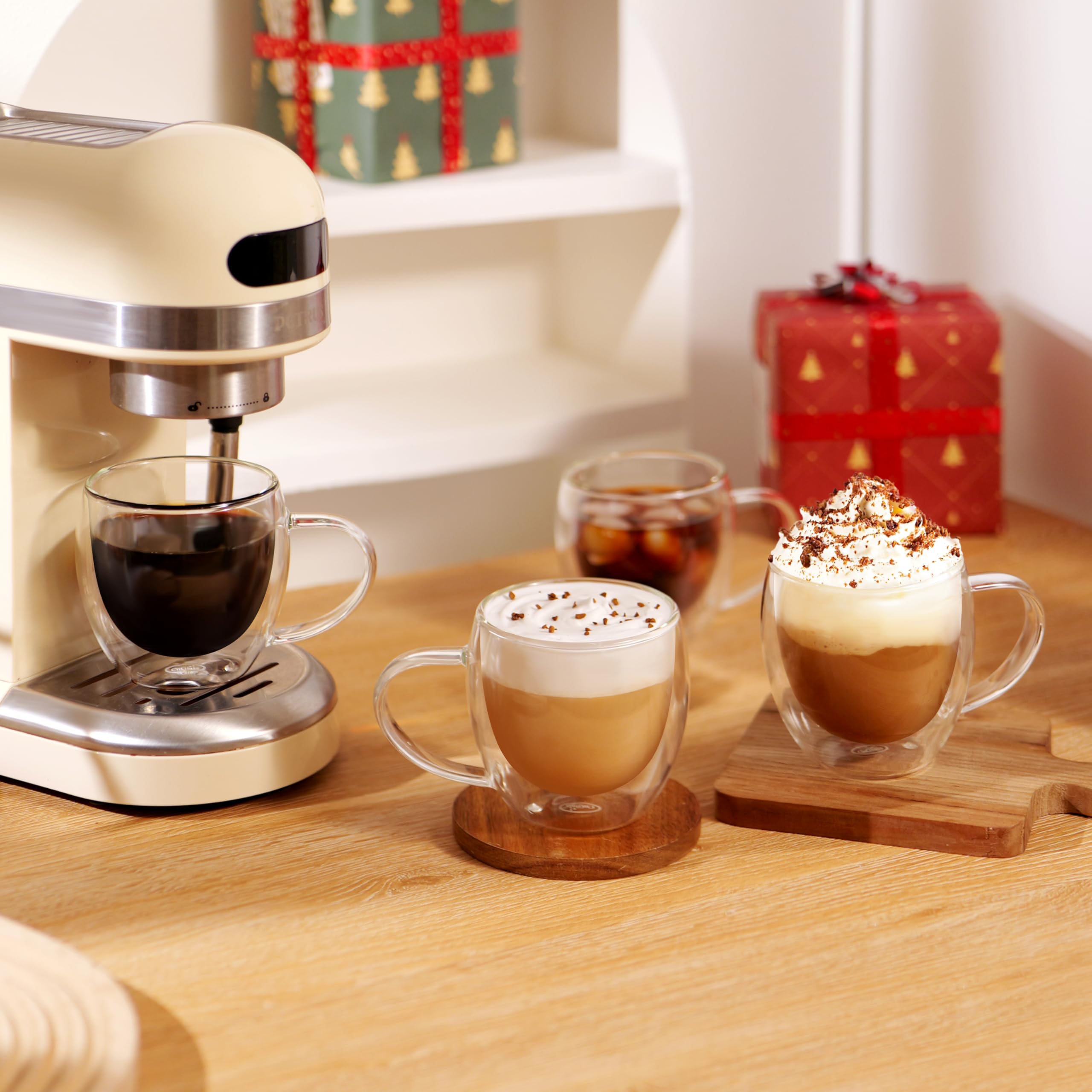 CNGLASS clear glass mug showcases beverage colors and layering.