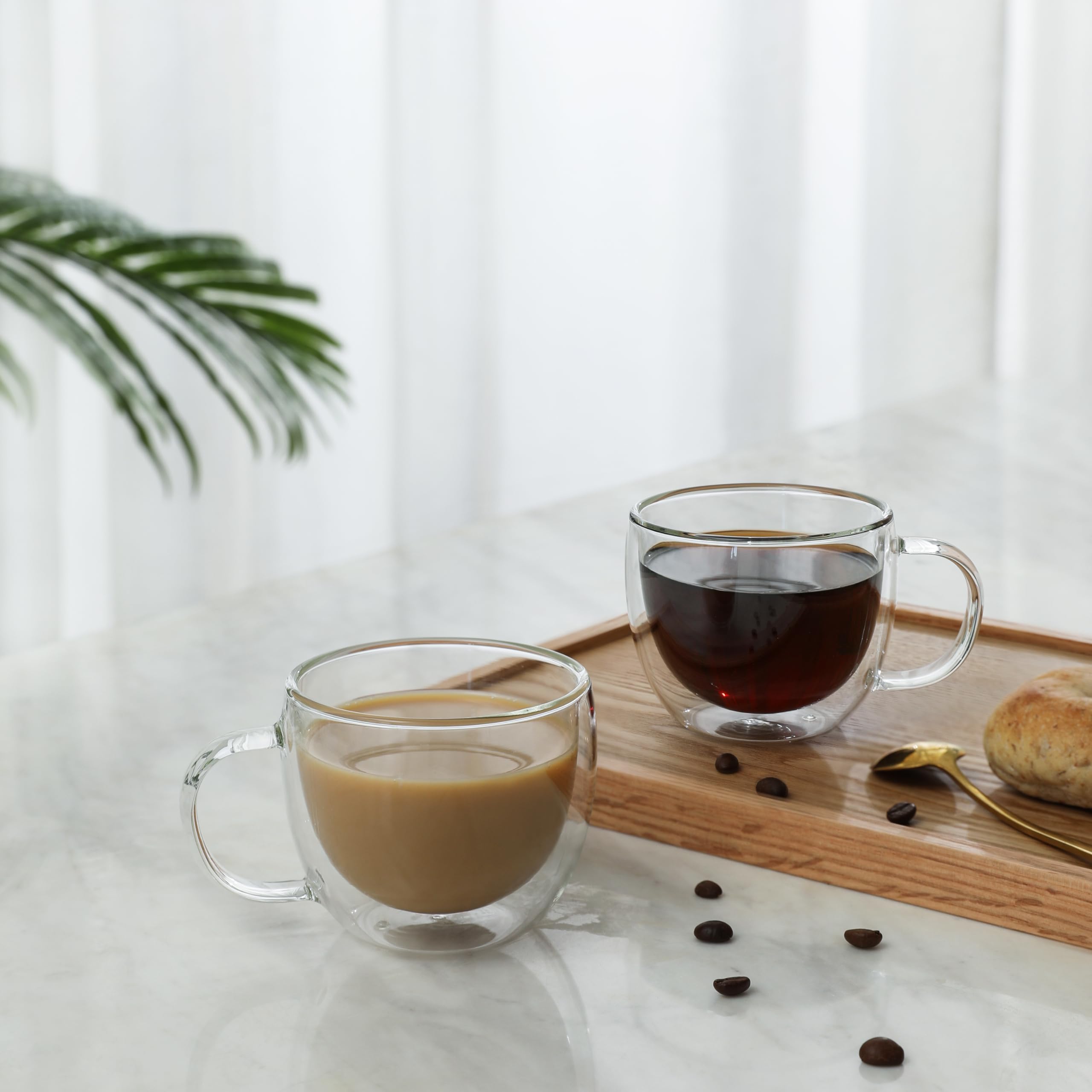 CNGLASS no sweat hands feature with hot beverage.