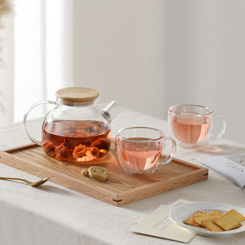 CNGLASS ergonomic handle ensures comfortable grip while pouring.