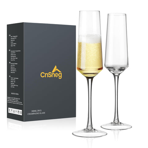 CnSneg hand-blown crystal champagne flute highlighting bubbles during a toast.