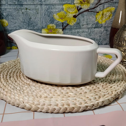 Cobata 24oz gravy boat emphasizes large capacity for generous servings at family meals.
