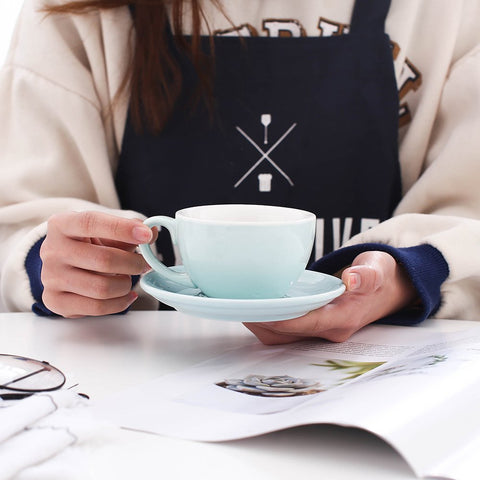 Coffeezone cappuccino round-bottom design facilitates smooth pours.