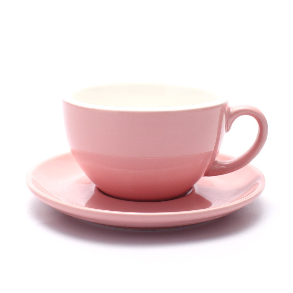 Coffeezone latte art cup in glossy pink for precise latte art and heat retention.