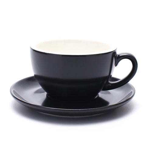 Coffeezone latte art cup and saucer in matte black, ideal for latte art practice and warm drinks.