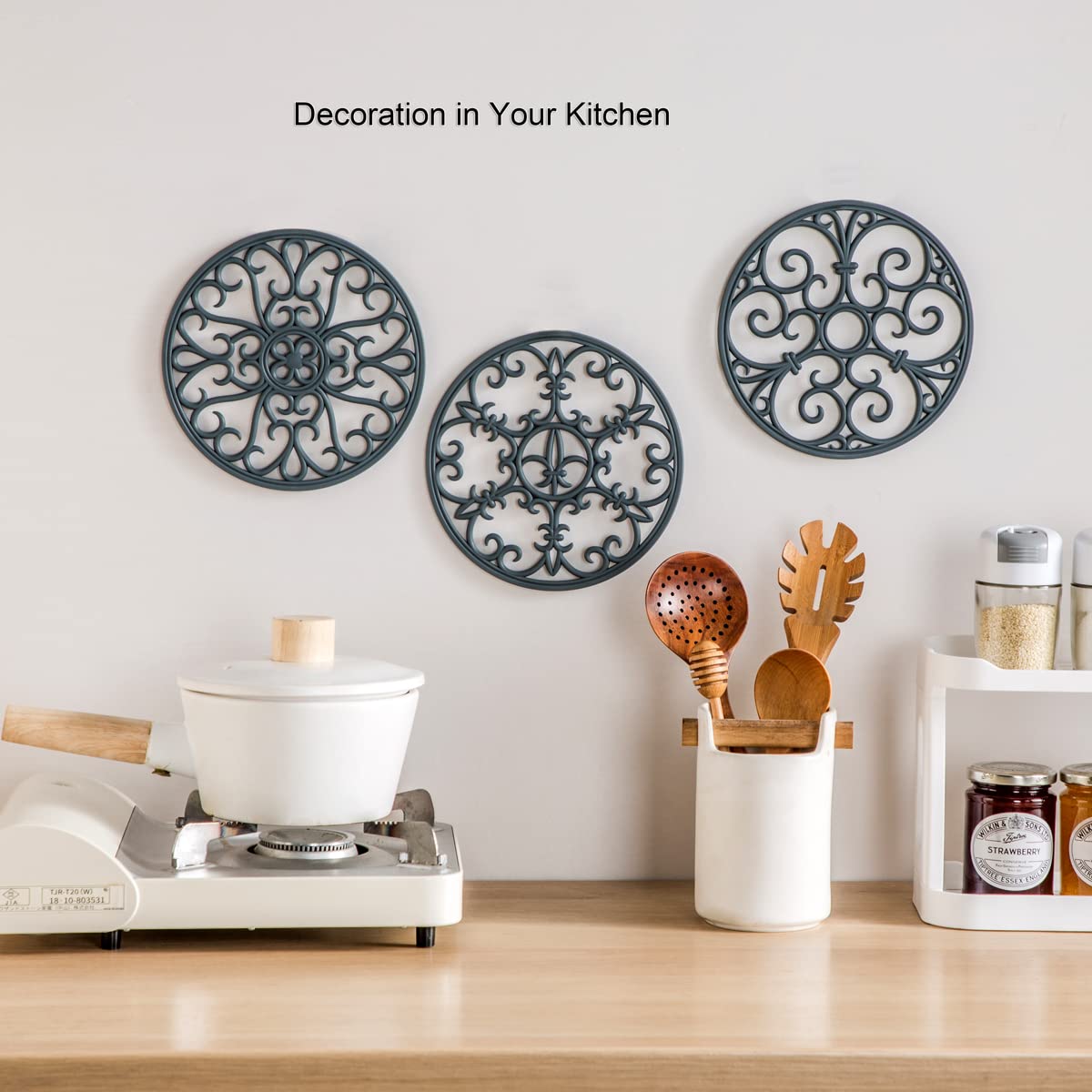Colinda silicone trivet doubles as pot holder for coffee or tea.