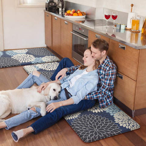 Collive easy-clean mat stays water resistant and wipes down quickly.