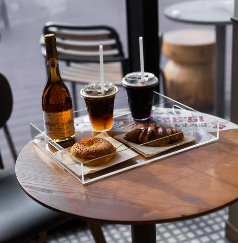 Collwait outdoor-friendly tray withstands gatherings with stable transport.