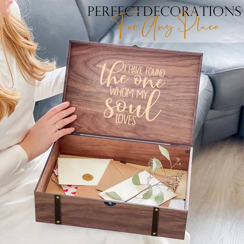 comfit Hubby & Wifey wine glasses inscriptions showcase shared toasts