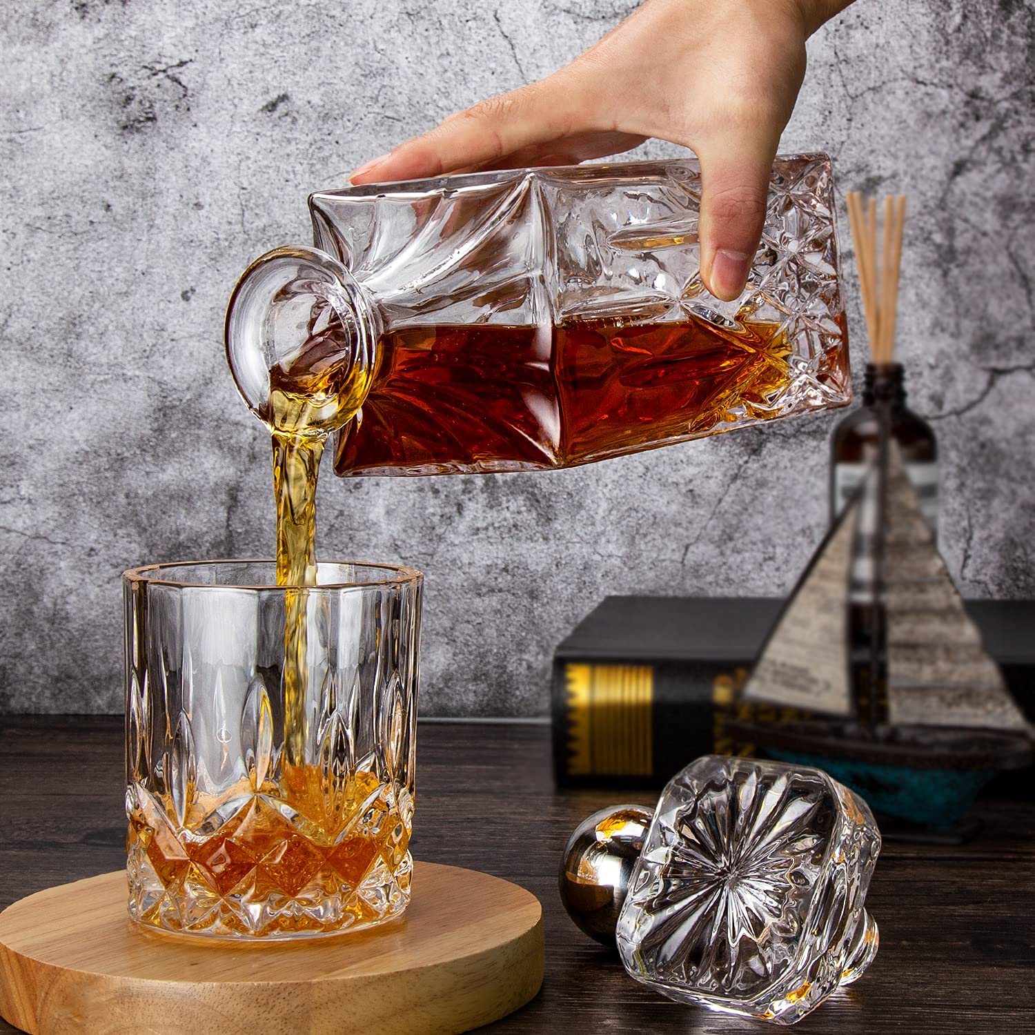 Comfome versatile decanter fits whiskey, brandy, and wine at home.