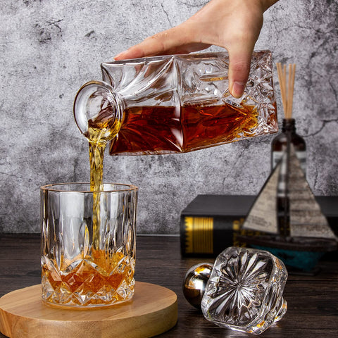 Comfome versatile decanter fits whiskey, brandy, and wine at home.