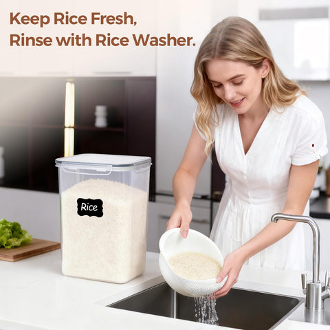 ComSaf measuring cups aid precise portions for cooking.