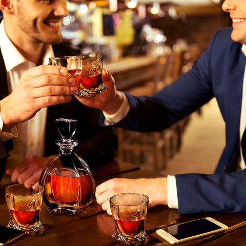 Comsmart whiskey glass gift set ideal for weddings and celebrations.