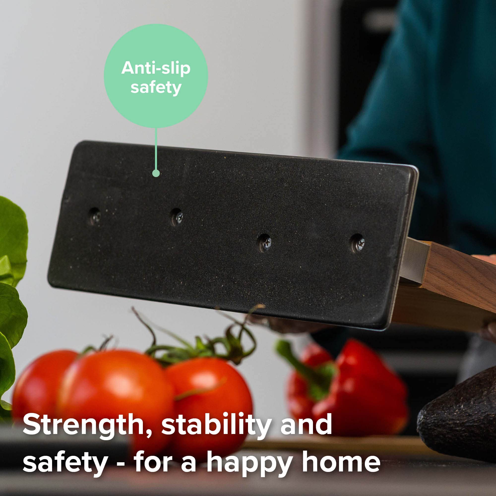 Coninx 1050 gauss magnet securely attracts tips for quick storage.