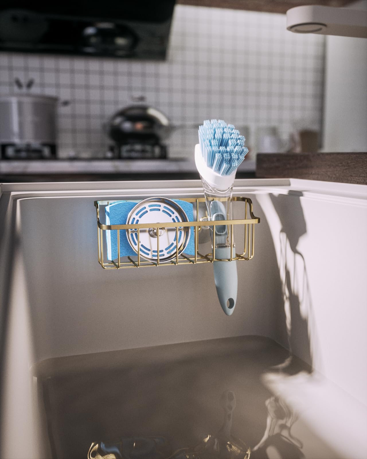 Consumest gold-finish enhances modern kitchen decor
