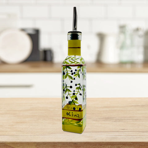 Containly removable spout enables quick filling and easy cleaning.