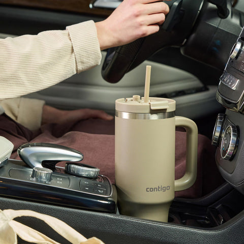 Contigo Streeterville 40oz fits most cupholders during commutes